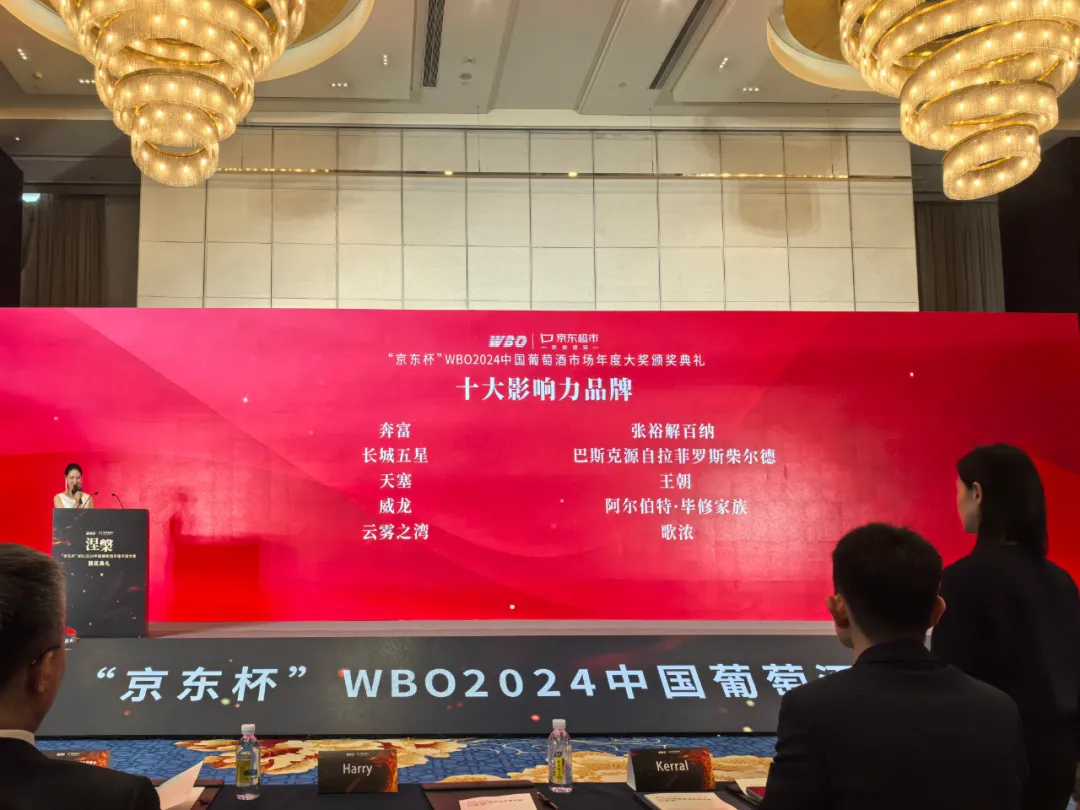 8fa195ac-df4a-457a-b2fe-f46b47783909